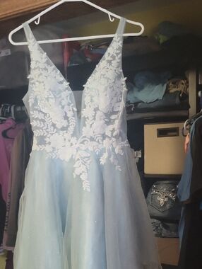 Elegant V-Neck Homecoming/ Prom Dress with Floral Appliqué in Light Blue